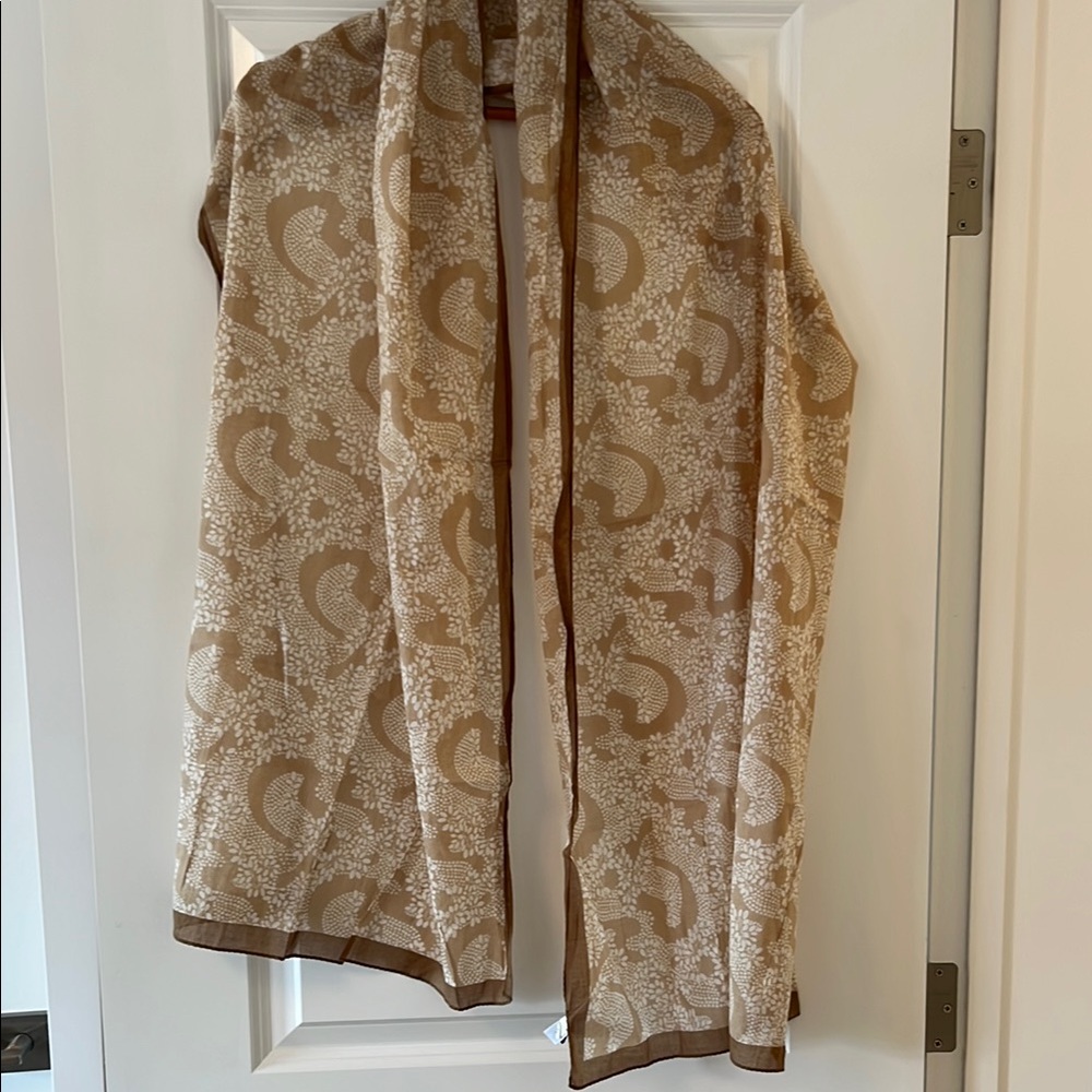 GAP Elegant Tan and Cream Paisley Scarf